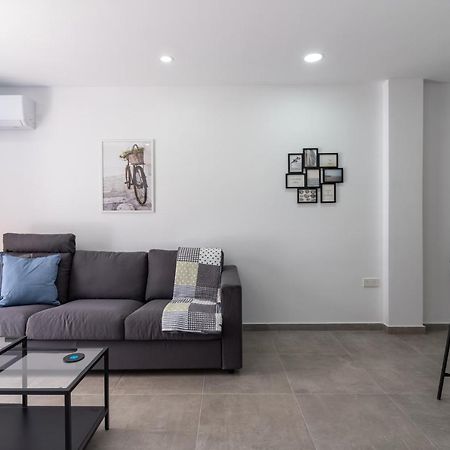 Odyssey - Captivating 2-Bedroom Retreat In Lárnaka Eksteriør bilde